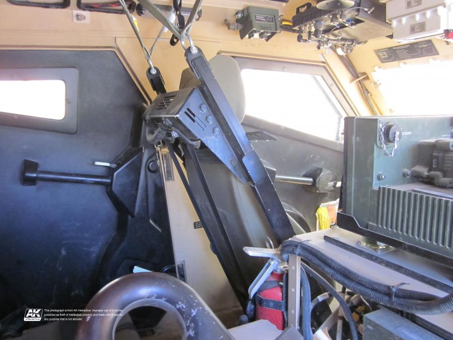 Интерьер Oshkosh M-ATV 2009 года  (фото 336 из 676)